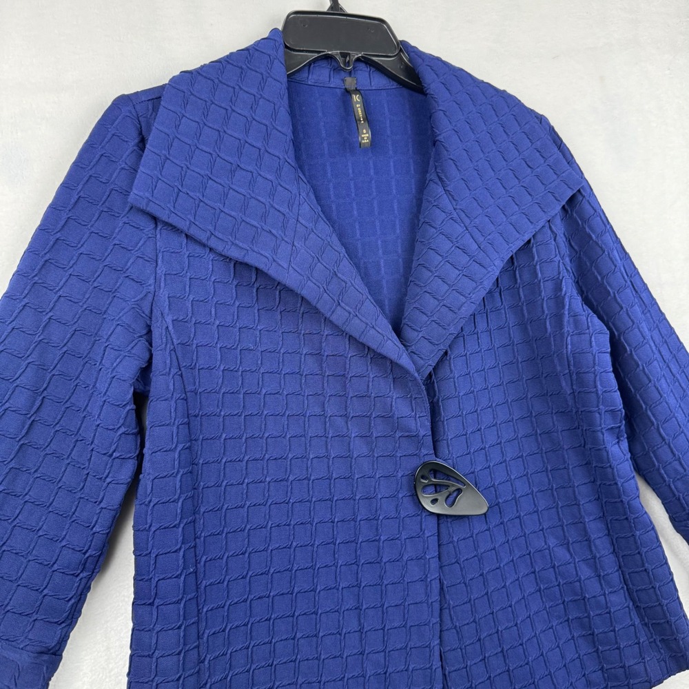 IC by Doni Knits Women's Navy Textured Jacket Statement Button Size S - Picture 2 of 10